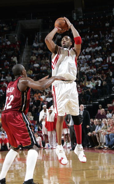 詹姆斯上次常规赛得分未上双时，仅剩6人还是现役球员（自詹姆斯上次常规赛得分未上双以来，仍在役的球员仅剩6人）