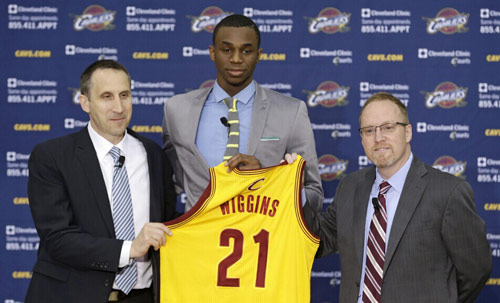 阿夫迪亚连续5场25+5+5，追平利拉德保持的队史纪录（阿夫迪亚火力全开：连续五战25分5板5助，追平利拉德队史纪录）