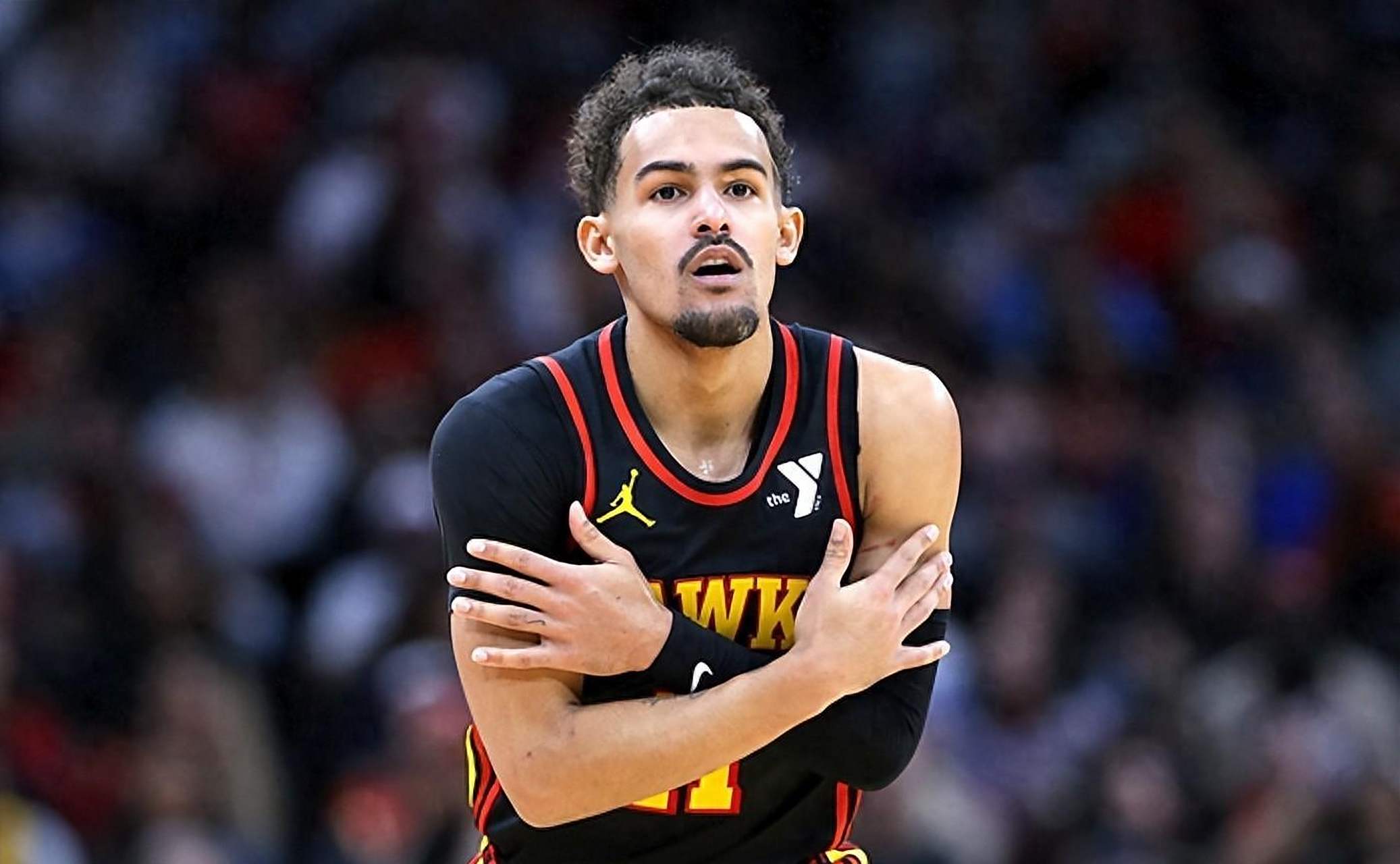 克罗斯：绿茵场上的精准指挥官（克罗斯：中场精确制导者）