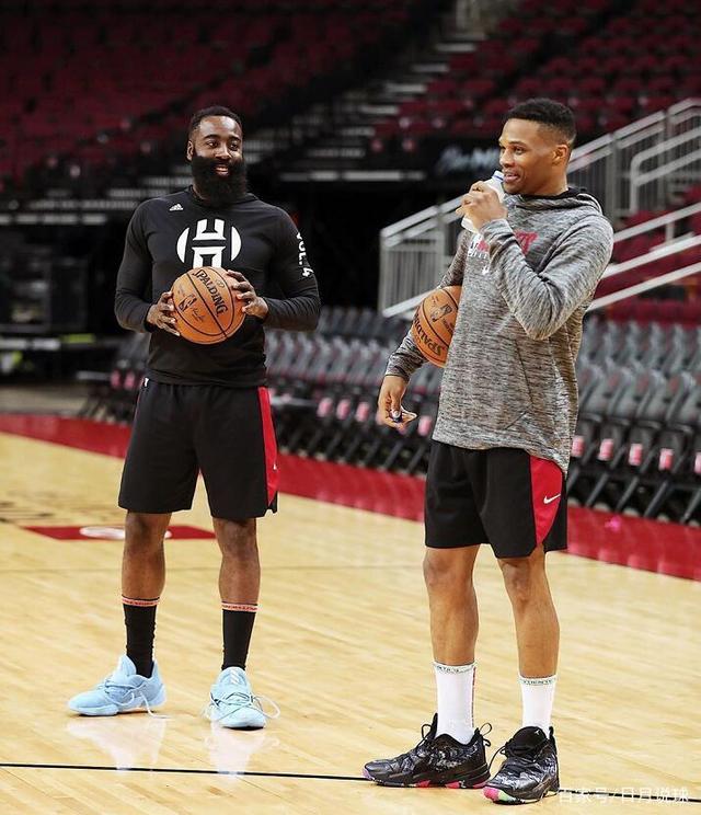 美记：詹姆斯做出最正确选择，是他整个职业生涯的缩影（美媒：詹姆斯做出最佳抉择，正是其职业生涯的写照）