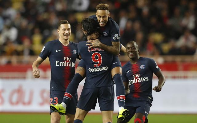 女友：差点因奥尔莫嚼口香糖声音大而搬家，若分手真得上头条（女友爆料：险因奥尔莫嚼口香糖太响搬家，真分手准上头条）